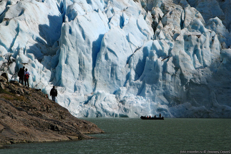 Ледовое лицо ледника Серрано (Glaciar Serrano)