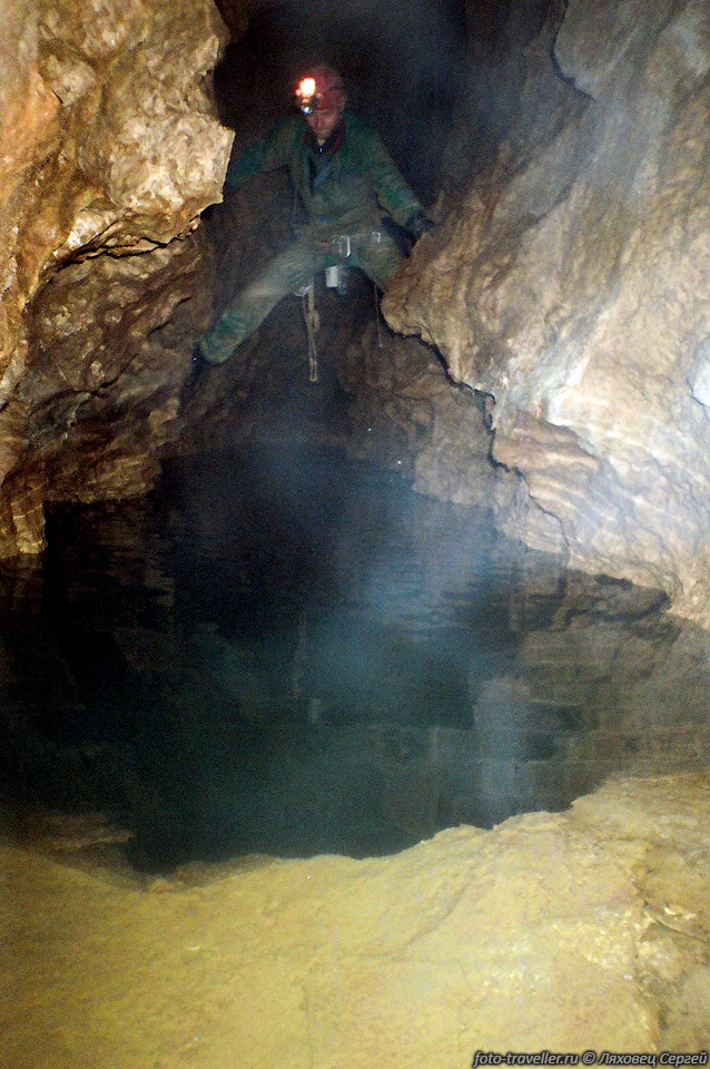 Путь на старое дно пещеры Божко