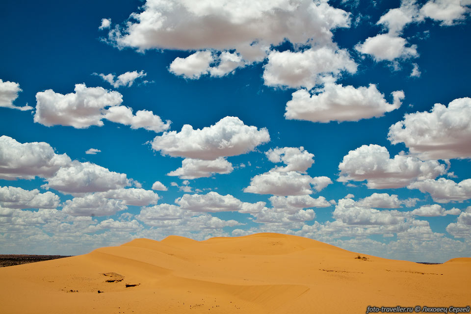 Пустыню Симпсона называл Сесиль Мадиган в 1939 году в честь Альфреда 
Аллена Симпсона, 
австралийского филантропа, географа, и президента Королевского Географического Общества
