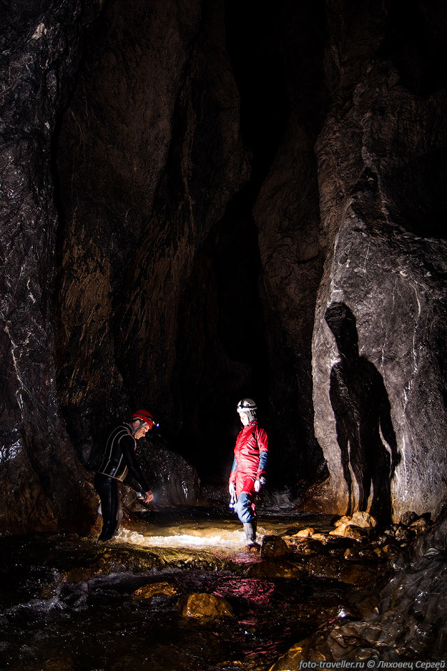 Пещера Тополница имеет 4 уровня.