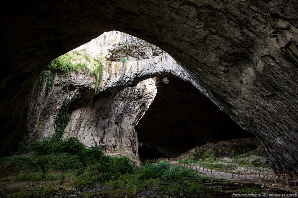 Пещера была открыта в 1921 году Г.И. Кацаровым, 
который первым обратил внимание на культурные останки в пещере