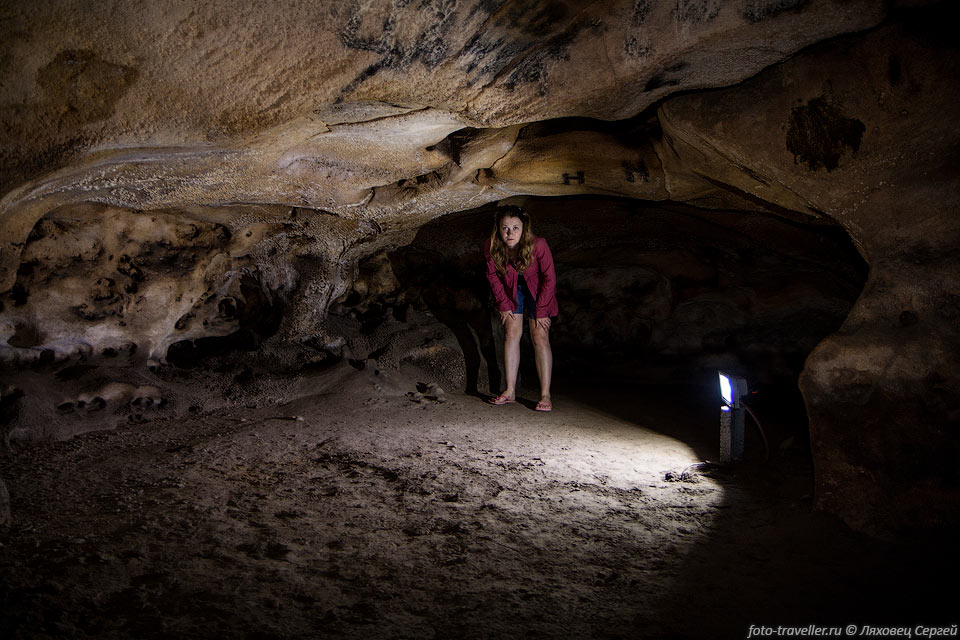 С экскурсоводом можно посетить только 3 км ходов пещеры (реально 
намного меньше).
Экскурсии проходят каждый час с 9 до 17 часов в период с 1 апреля по 31 октября.