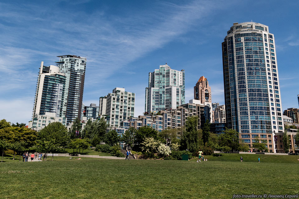 Исследовательская группа британского издания The Economist в 2005, 2007, 2009 годах 
присваивала Ванкуверу звание "лучшего города Земли", в 2011 году это звание получил 
Мельбурн.
В принципе понятно почему, Ванкувер выглядит как город будущего, по крайней мере 
в центральной части.