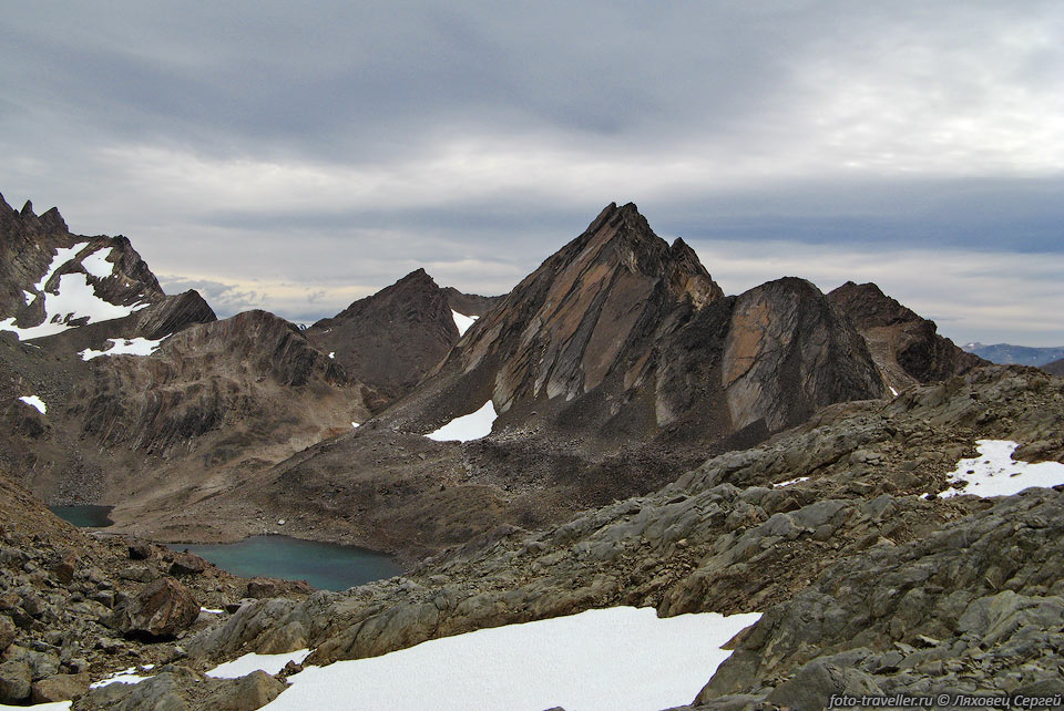 Перевал Диентес (Paso de los Dientes, 865 м)
находится между стремящихся к небу "зубов"