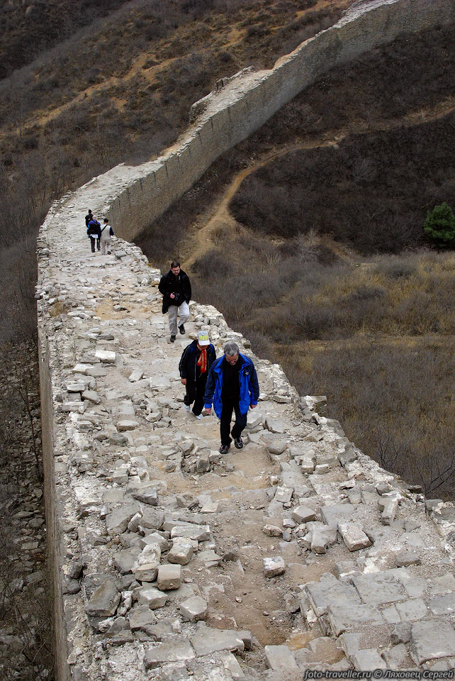 Великая китайская стена (Changcheng, "Длинная стена").
Проходит по северному Китаю на протяжении 8851,8 км (с учётом ответвлений).