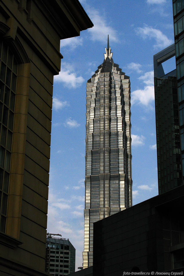 Небоскрёб Цзинь Мао (Jin Mao Dasha, Башня Золотое процветание) 
- один из самых высоких небоскрёбов в Азии.