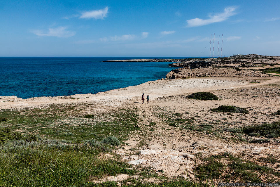 Восточная часть мыса Греко недоступна для туристов, так как принадлежит 
военным Великобритании. 
Там находится радиолокационная станция британской военной базы. 