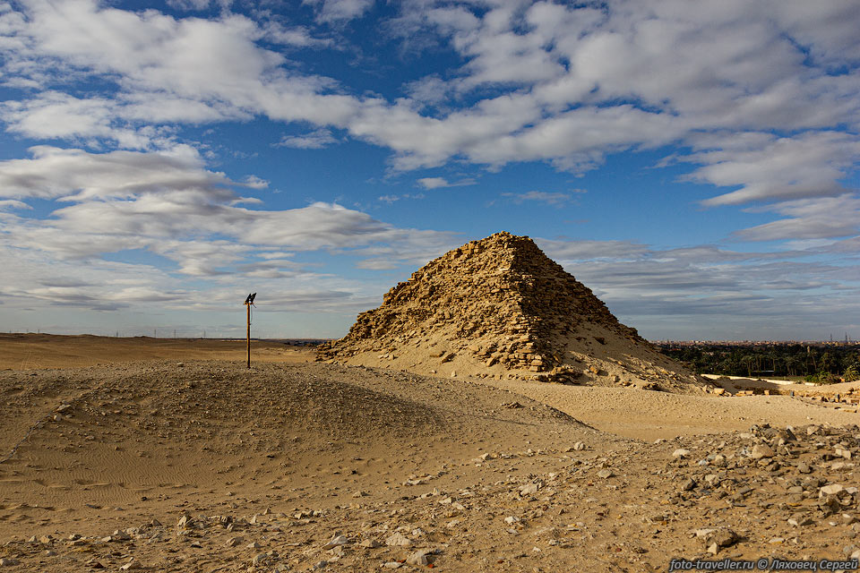 Пирамида Сахуры