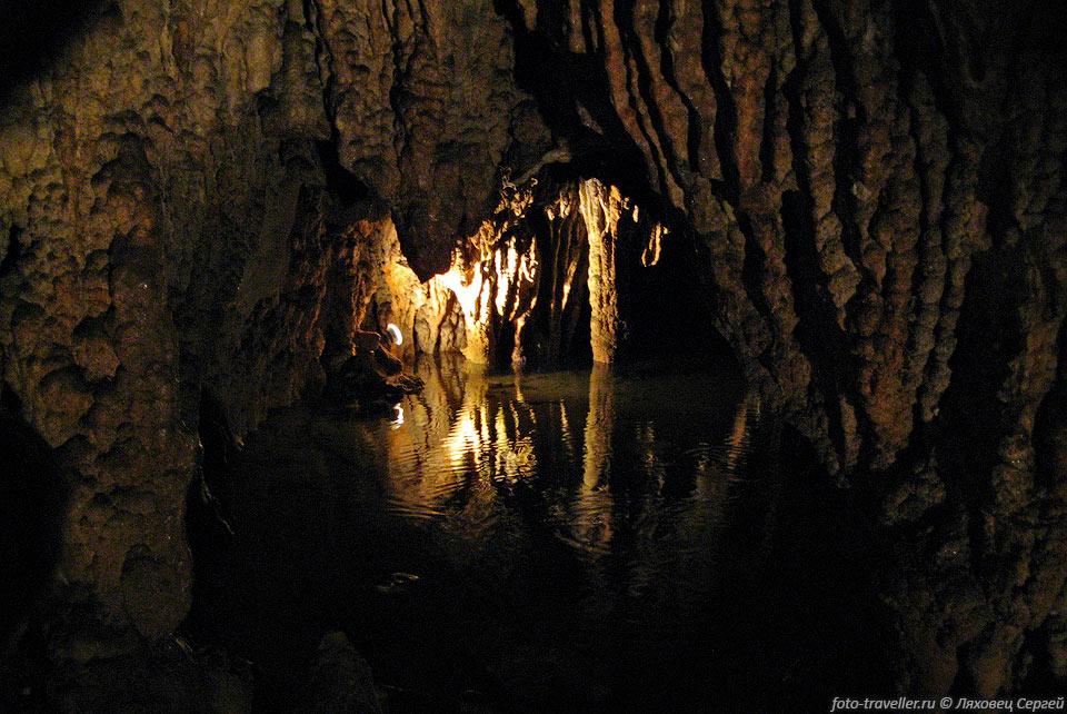 Экскурсионная пещера Grotte de Thais находится у реки прямо в 
центре городка Сан-Назар.
Общая протяженность ходов более 1200 м, из них 300 м экскурсионный маршрут.