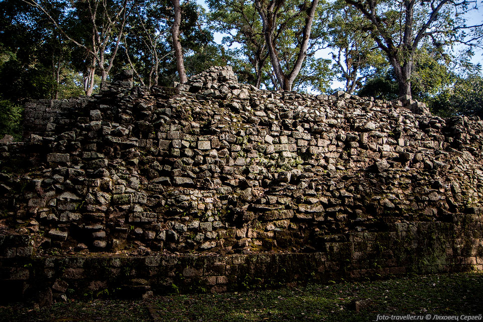 Стена пирамиды майя