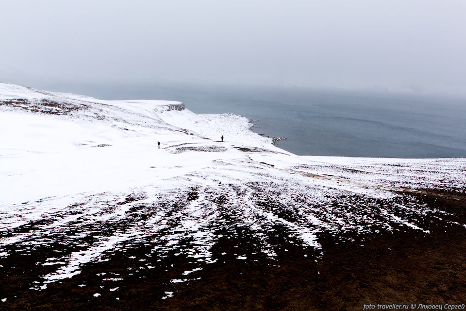 Озеро Ёскьюватн (Öskjuvatn) - площадью около 11 км² и глубиной 
до 220 м  является самым глубоким озером Исландии. 