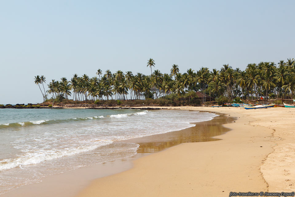 Пляж возле города Малван в штате Махараштра (Maharashtra).
После грязного Гоа было приятно покупаться в нашем следующем штате.
