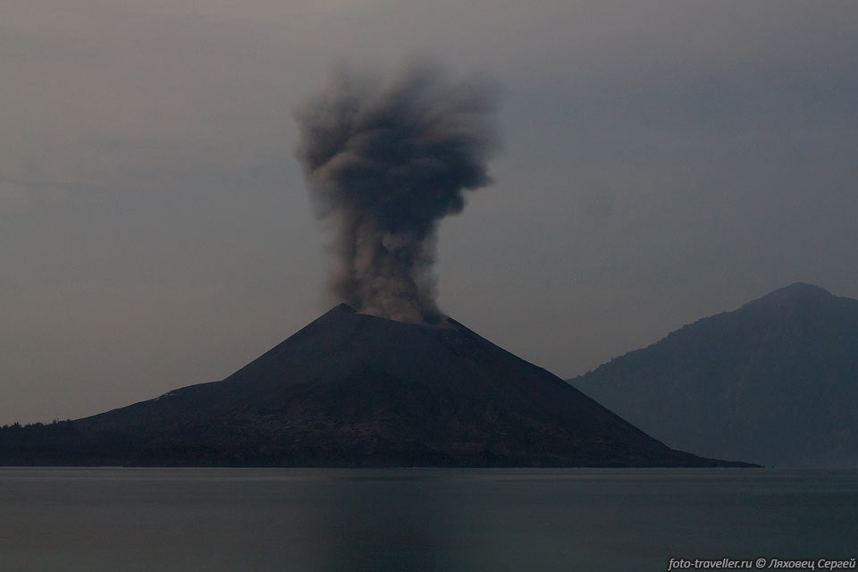 В ноябре 2010 года началось новое извержение, которое мы и застали