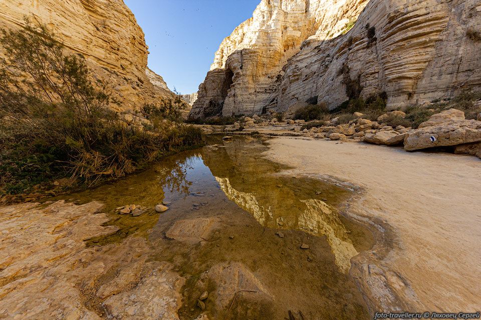 Национальный парк Эйн-Авдат расположен в пустыне Негев.
В древности источник в каньоне был единственным местом с водой.
Из источника брали воду жители древнего набатейского города Авдат, который располагался 
в пределах парка.