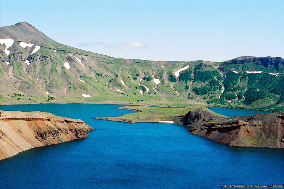 Озеро Штюбеля в кальдере Ксудач