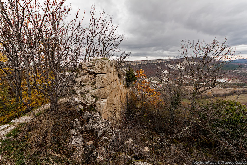 Остатки стены Сюйреньской крепости
