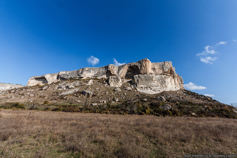 Средневековый пещерный монастырь Качи-Кальон расположен в долине 
реки Качи (ущелье Качинский каньон).
Он находится между сёлами Предущельным и Баштановкой Бахчисарайского района 
Крыма.