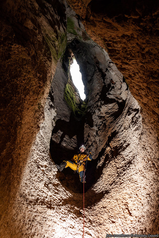 Колодец в пещере Голубиная 2