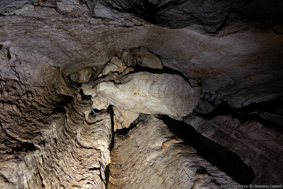 Висящий камень в Кошином гроте (443-14).
На Чатыр-Даге как минимум два Кошиных грота.