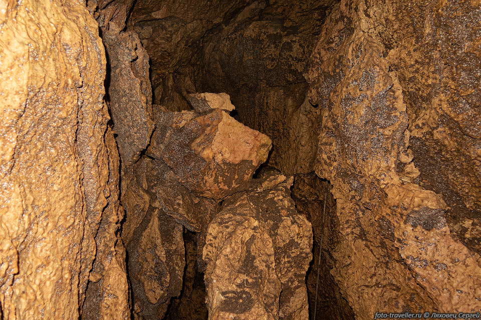 На дне пещеры Крапивина