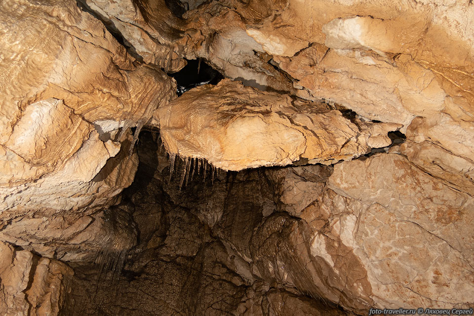 Висящий камень в пещере Чумнук-Хосар (443-9)