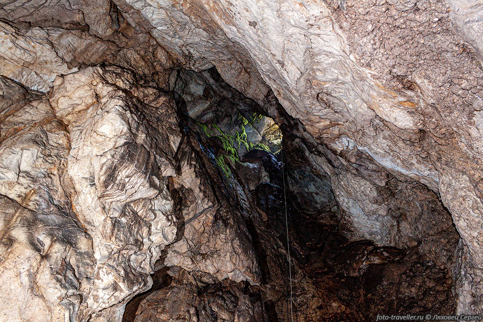 Входной колодец в пещеру Ёлочка на Чатыр-Даге