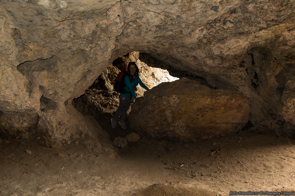 С крымско-татарского название переводится как "дикая пещера"