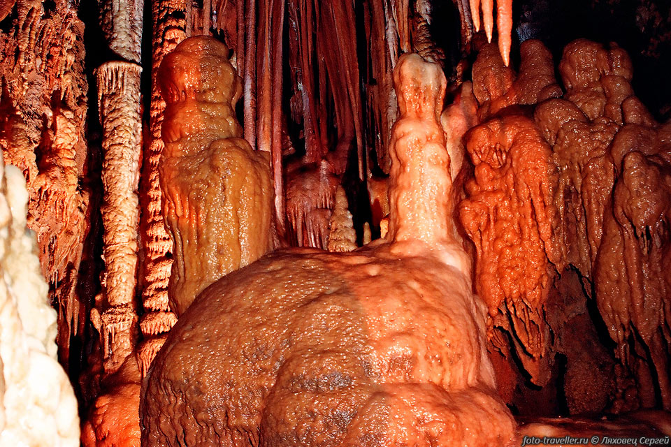 Натечные колоны в пещере 200 лет Симферополя