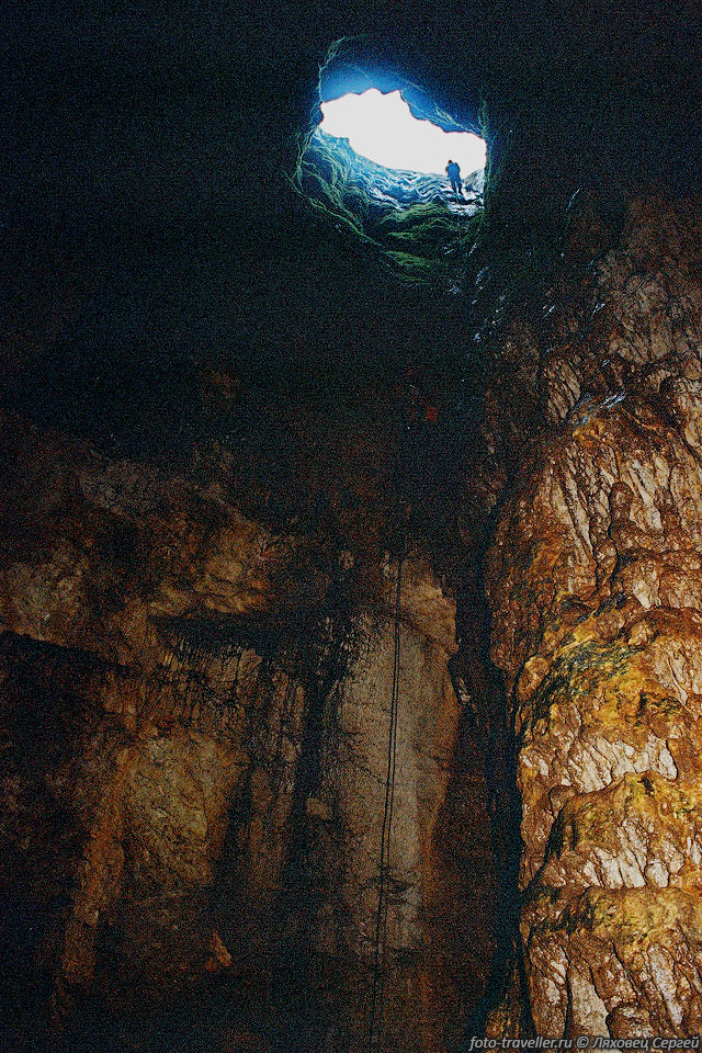 Входной колодец в пещере Крубера