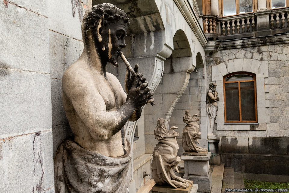 Скульптура Сатир и дальше Химера