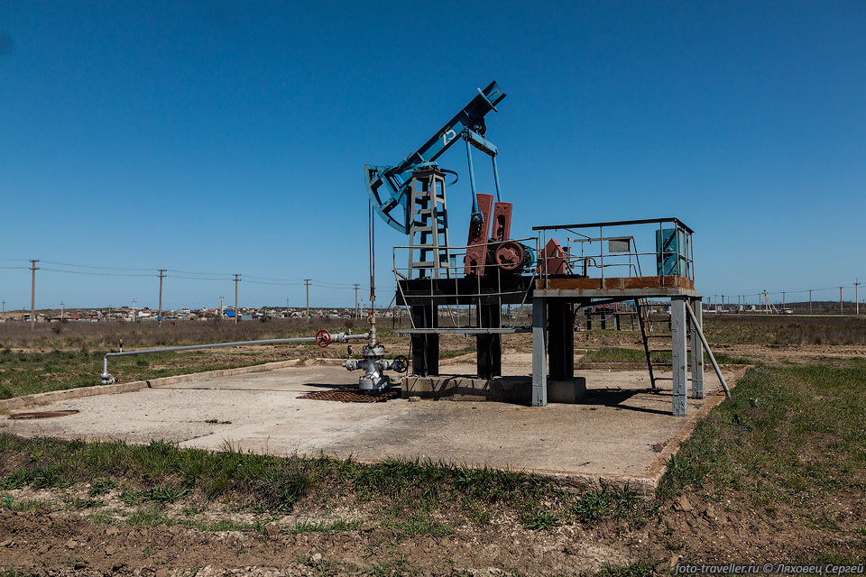Установка для выкачивания нефти на Семёновском месторождении нефти