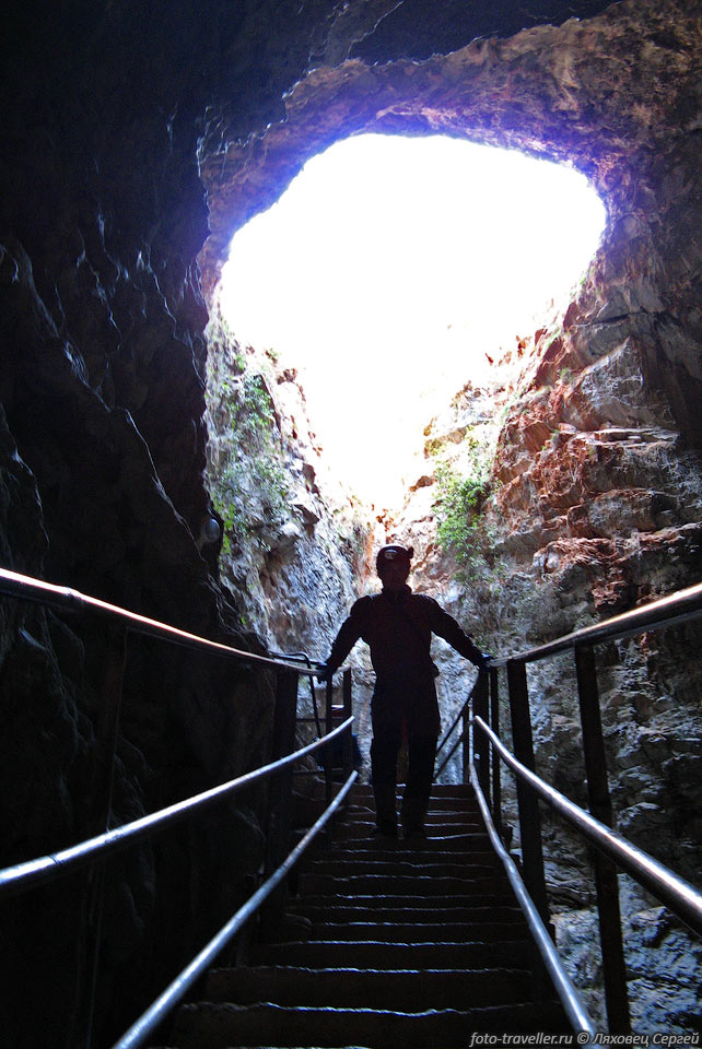 Экскурсионная пещера Gouffre du Friouato (Пещера Фриуато).