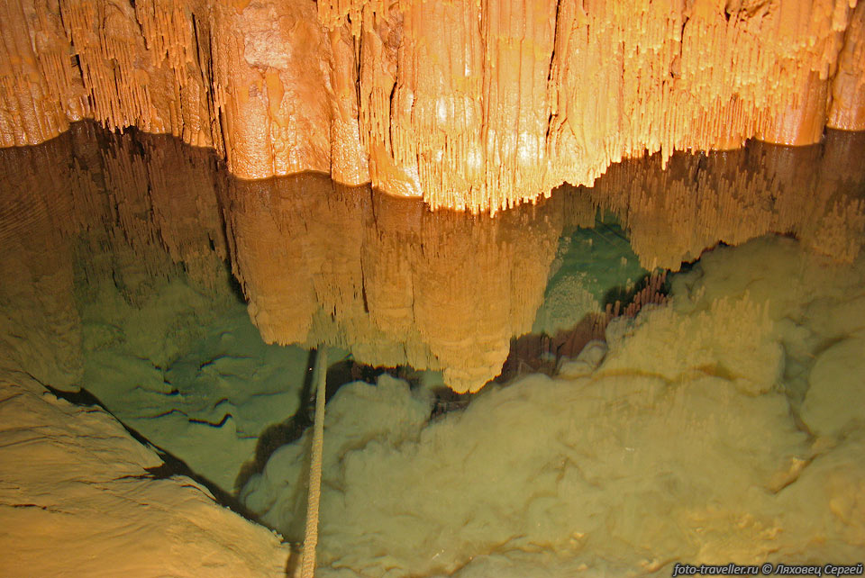 Сифон в конце пещеры.