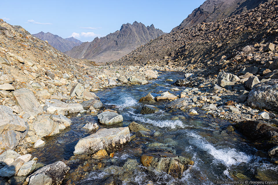 Приток реки Кавтаё на подъеме на перевал Красивый