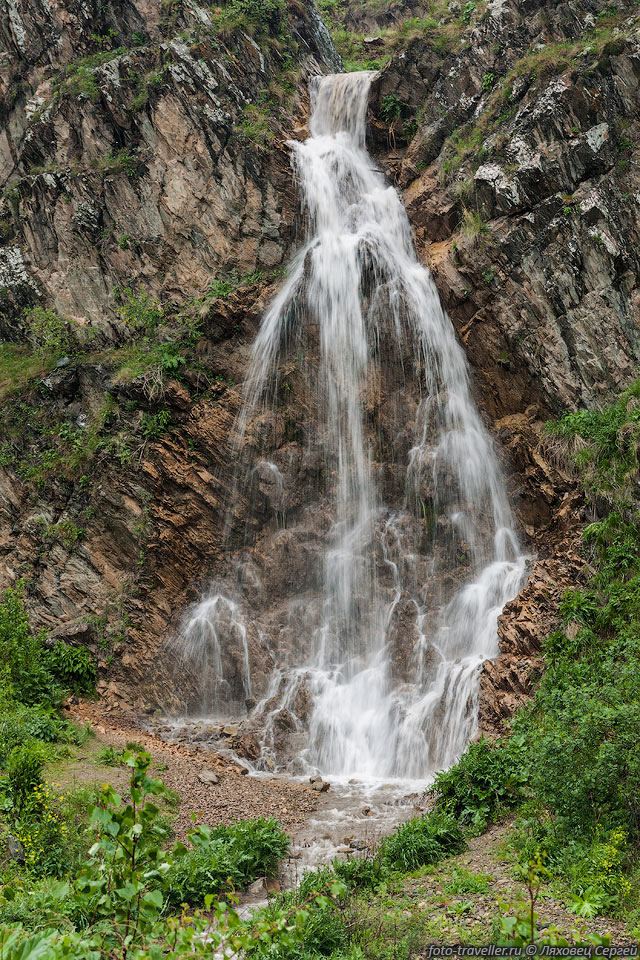 Небольшой водопад на дороге из Джилы-Су в Кисловодск