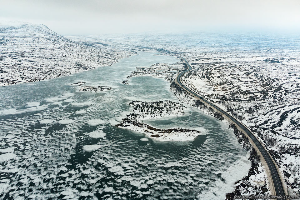 Замерзшее озеро Сопчъявр
