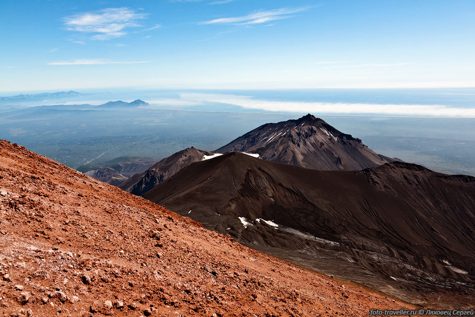 Вид на вулкан Козельский с вершины вулкана Авачинский