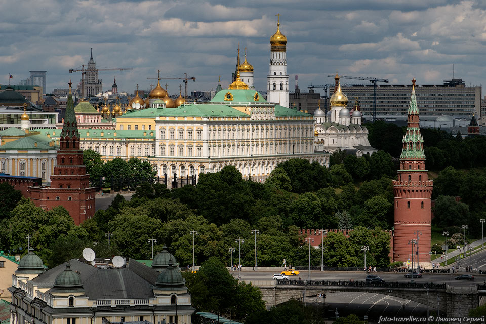 Московский Кремль и окружающие постройки