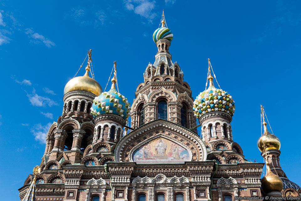 Собор Воскресения Христова на Крови в Санкт-Петербурге.
Построен в память того, что тут в 1881 году в результате покушения был смертельно 
ранен император Александр II.
