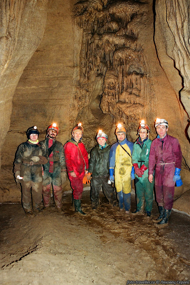 На дне колодца в пещере Сумган