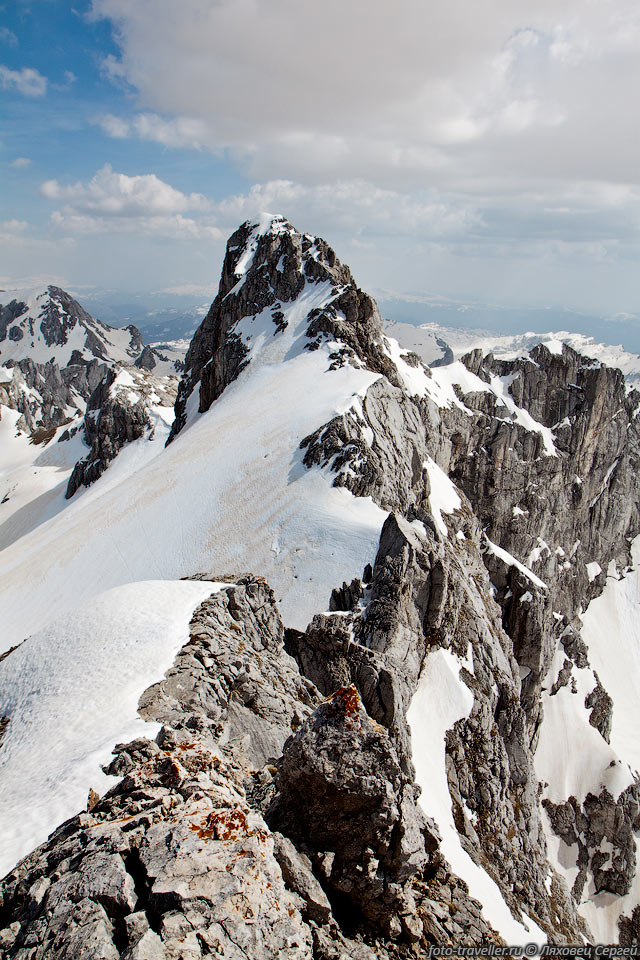 А вот и вершина Боботов Кук (2522 м)