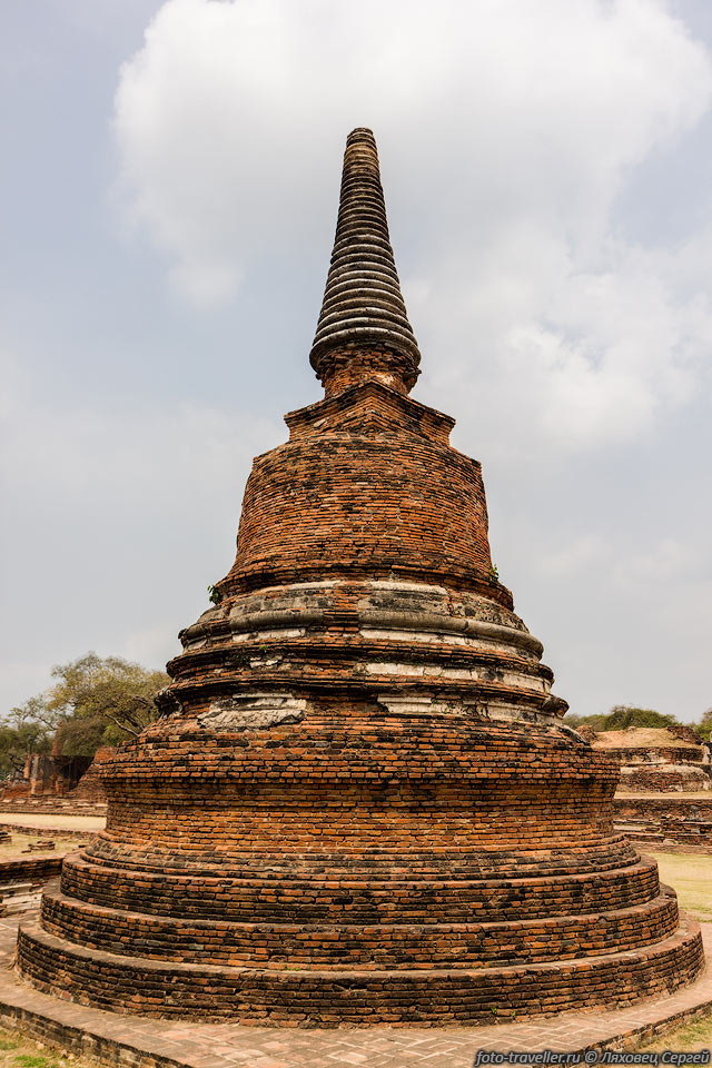 Ват Пхра Си Санпхет принадлежал непосредственно царской семье, 
и в нём не жили монахи. 
Ват использовался исключительно для церемоний с участием царя.