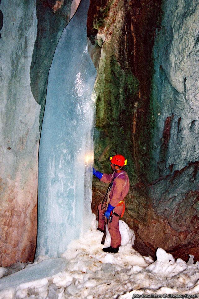 Ледяной натек. 
Пещера Диснейленд.