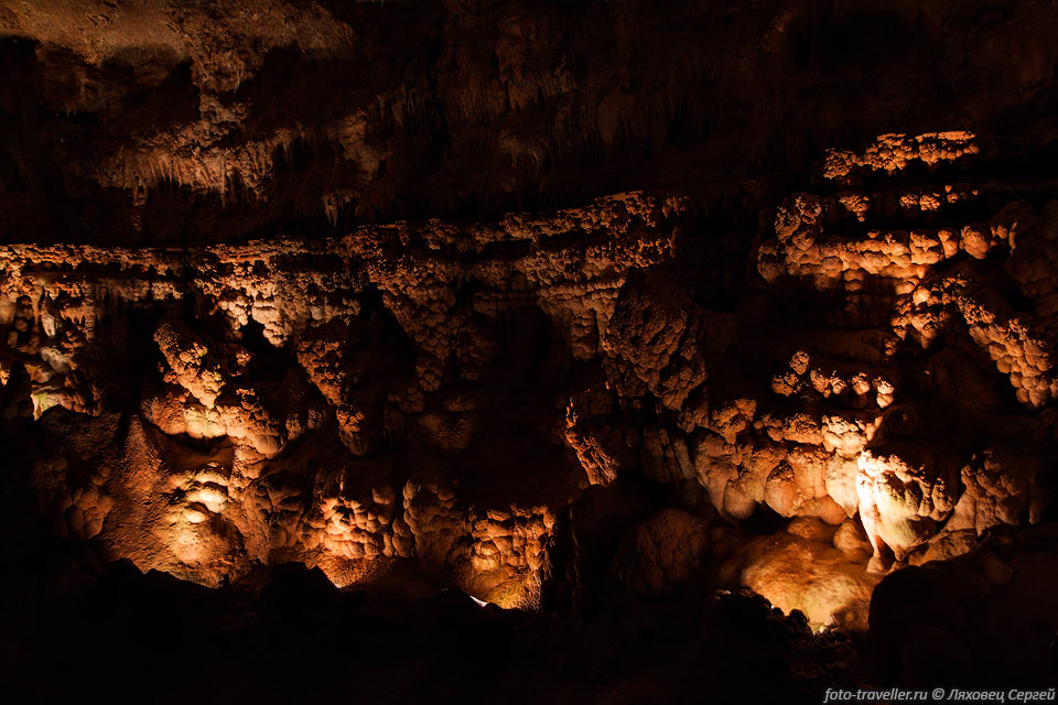 Посещение  пещеры Мерамек возможно только в составе группы