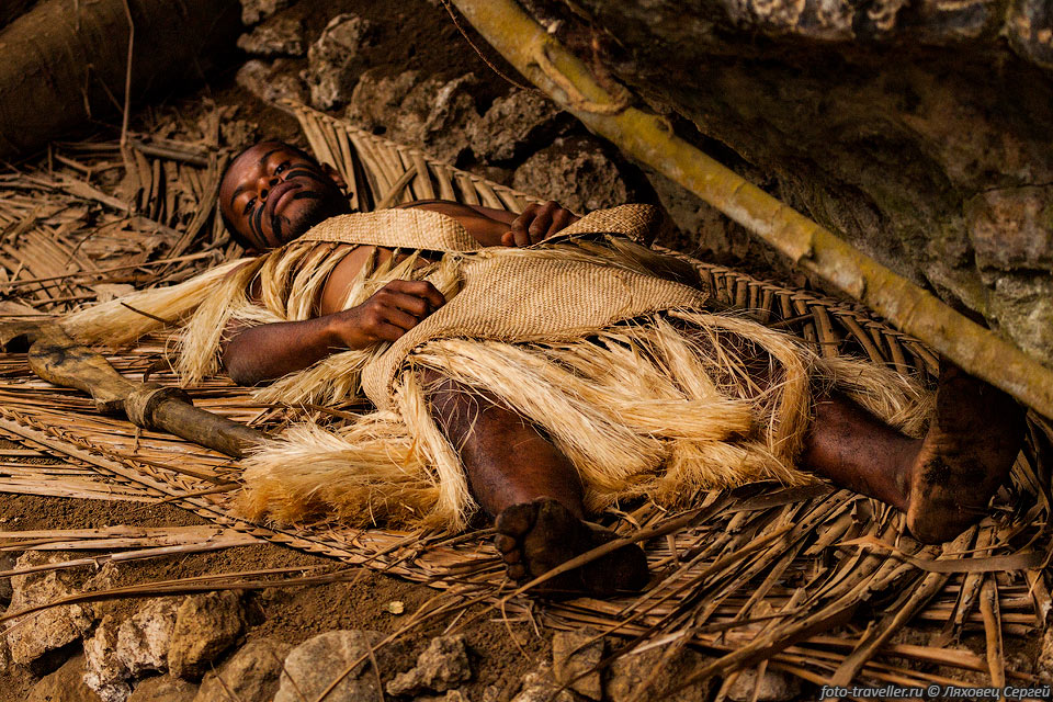 Вануатцы очень трудолюбивы и без дела не сидят.
Отдыхают только когда работают.
