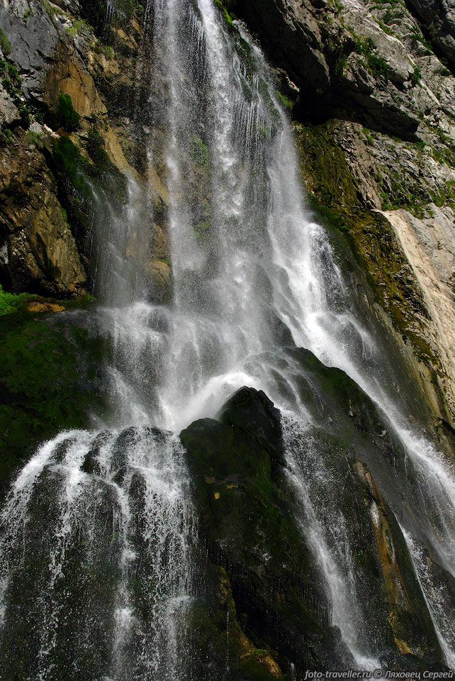 В 6 километрах от места слияния рек Геге и Юпшара находится Гегский 
водопад