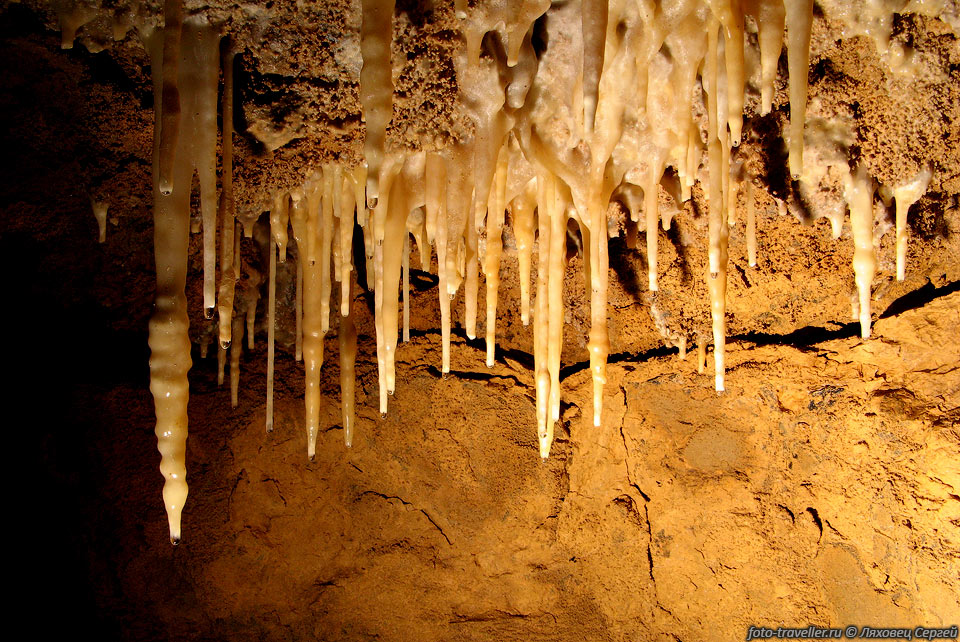 В пещере Крубера-Воронья красивых натеков не много