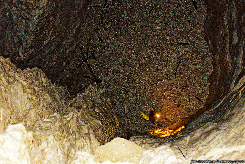 Дно колодца в пещере Каньон