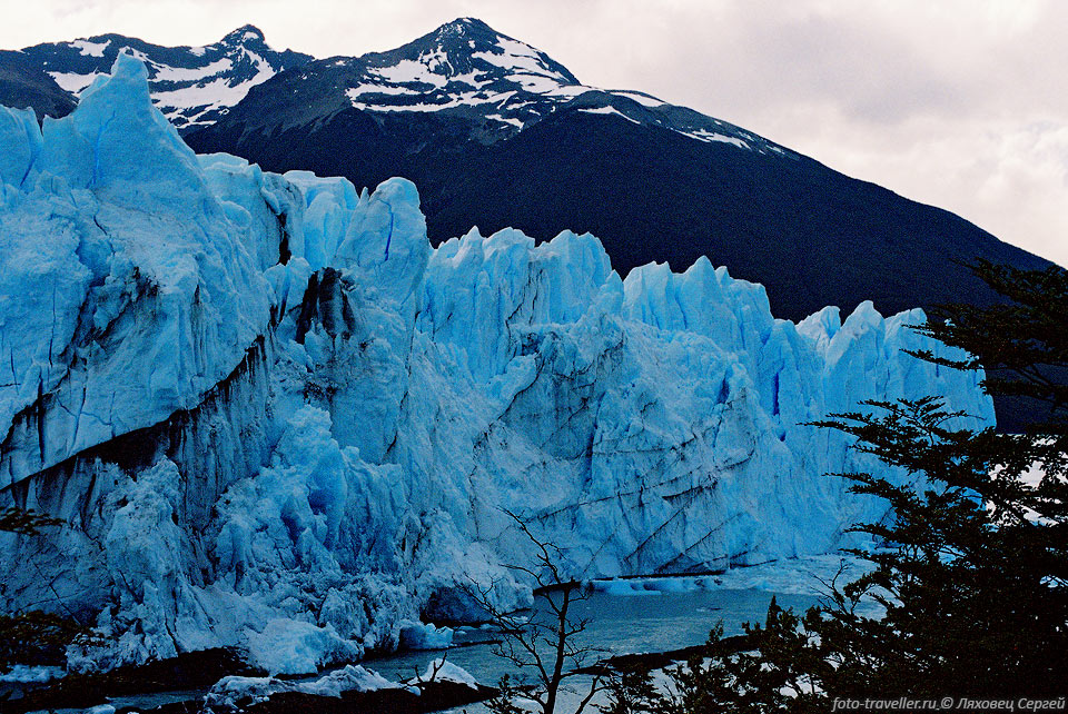Ледник Перито Морено (Perito Moreno) расположен в национальном 
парке Лос-Гласьярес в 78 км от посёлка Эль-Калафате.
Является одним из наиболее интересных туристических объектов в аргентинской части 
Патагонии.