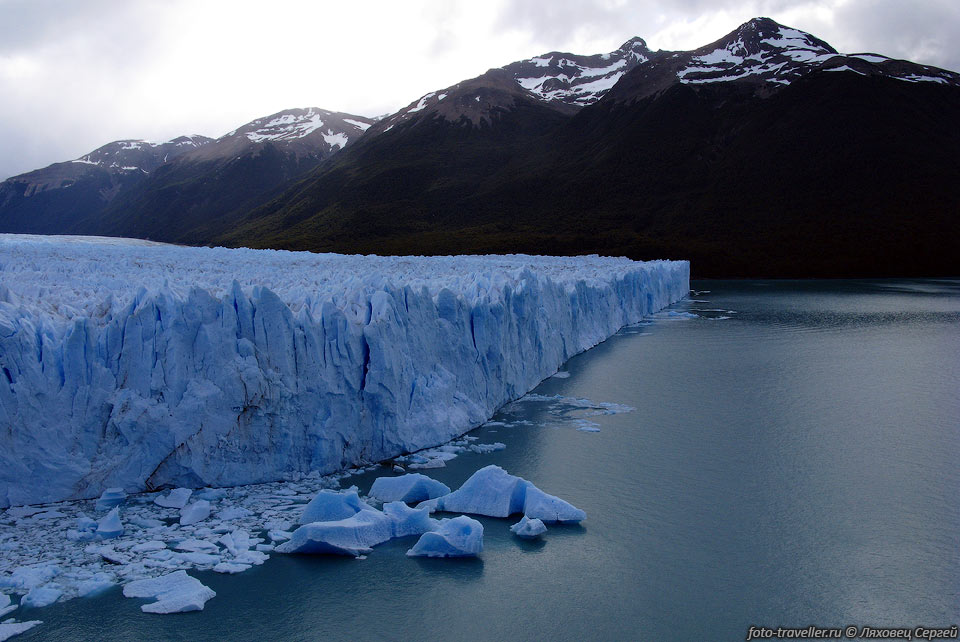 Практически все ледники в мире отступают или исчезают - результат 
глобального потепления. 
Перито Морено - единственный ледник, который не отступает.